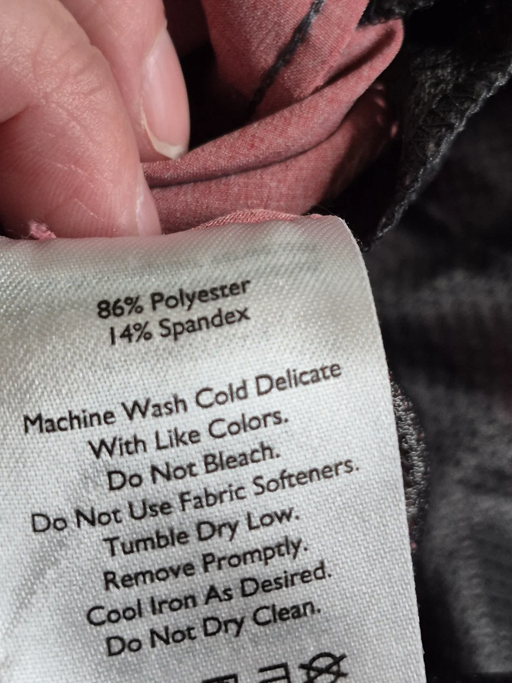 Eddie Bauer Men's Cargo Shorts in Dusty Rose